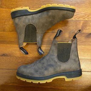 Blundstones yellow sole